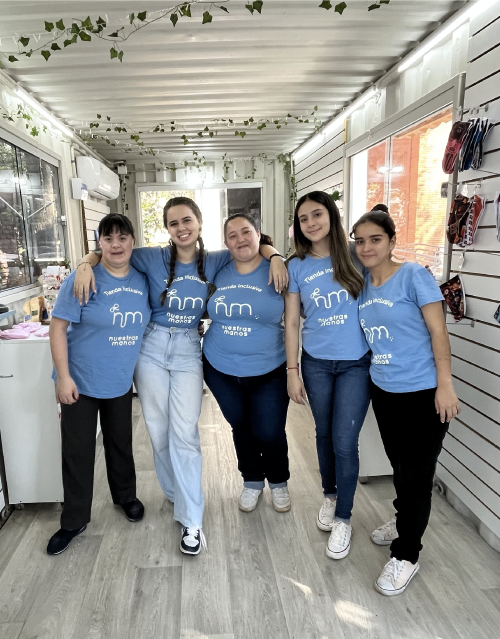 equipo humano de nuestras manos en la tienda