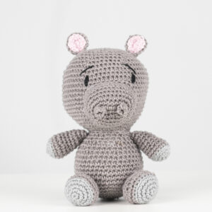 Amigurumi de crochet de 15 cm con forma de hipopótamo color gris