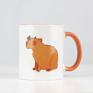 Taza color blanca con mango naranja sublimado con diseño de capibara color marrón sonrojado