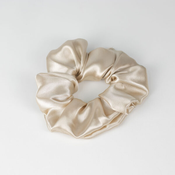 Scrunchie de seda para el cabello color dorado