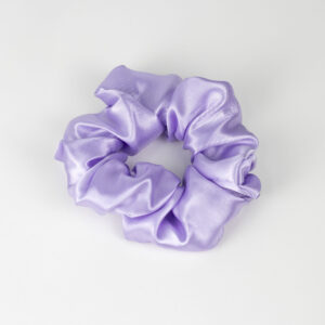 Scrunchie de seda para el cabello color lila pastel