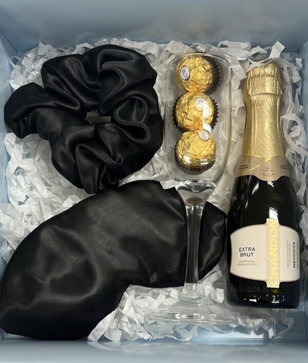 Kit relax con champagne, antifaz, copa y chocolates