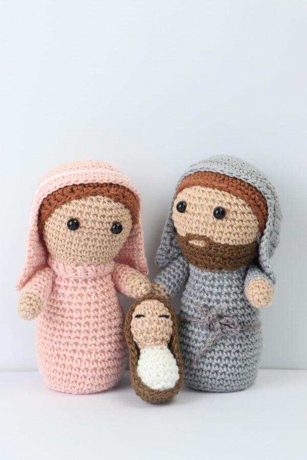 Pesebre de jesús, María y José en crochet